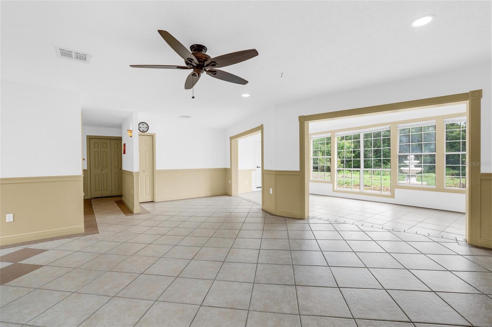 507 Phyllis Cir Property Photo 17