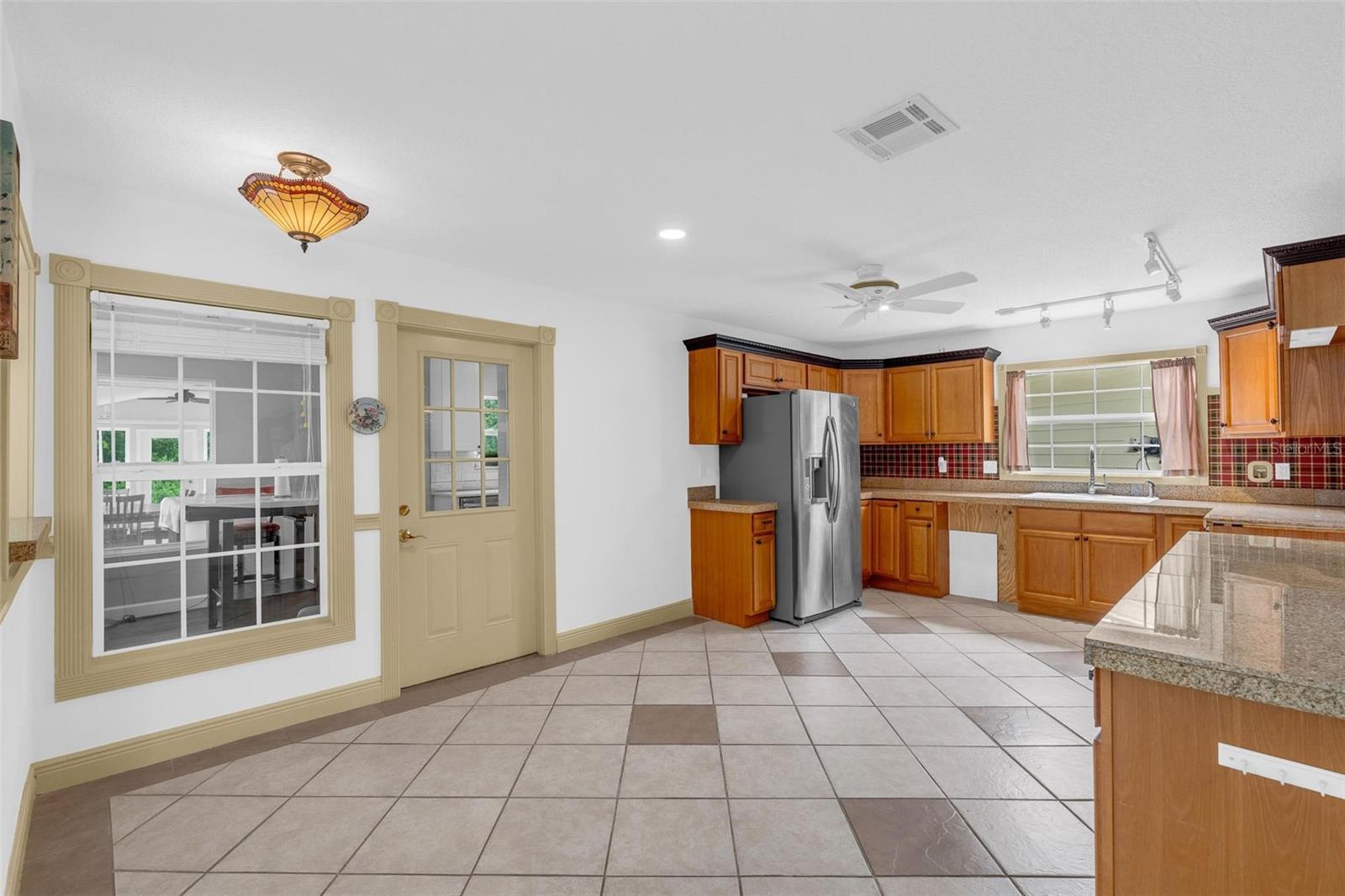 507 Phyllis Cir Property Photo 23