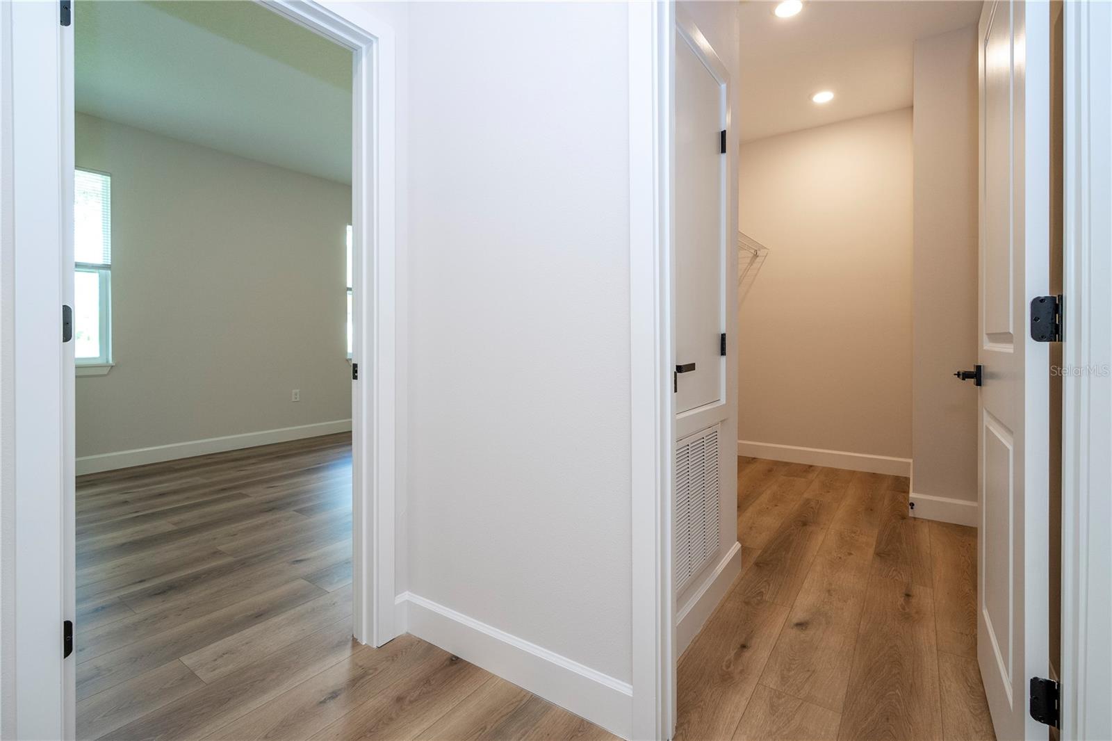 17 E Geneva St Property Photo 11
