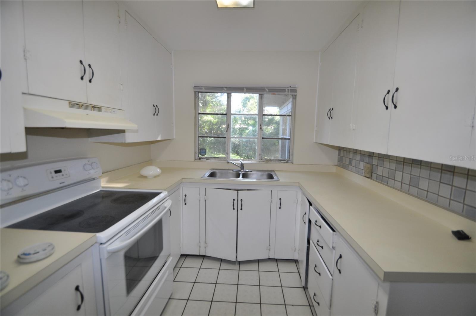519 Vern Dr Property Photo 2