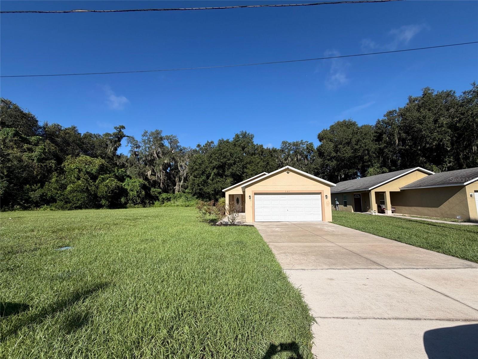 705 5th St Property Photo 1