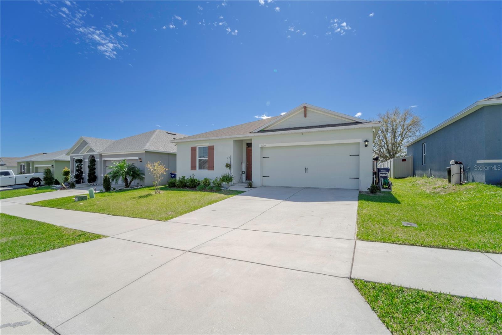 1020 Cambridge Dr Property Photo 3