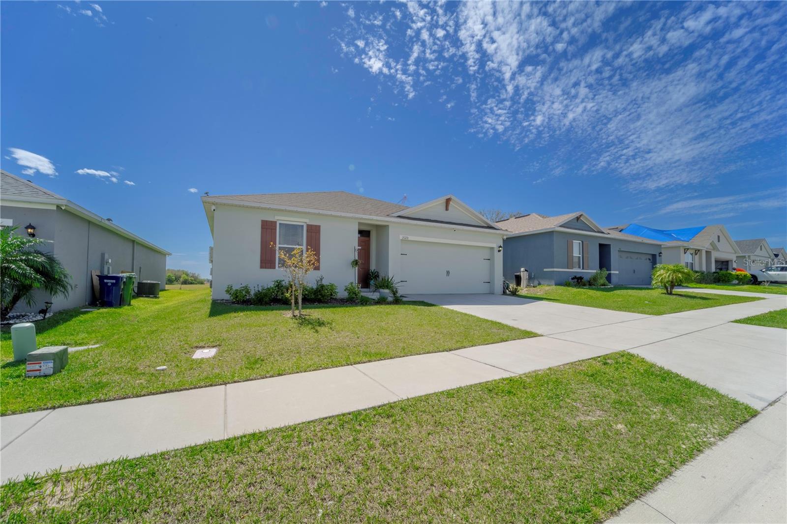 1020 Cambridge Dr Property Photo 4