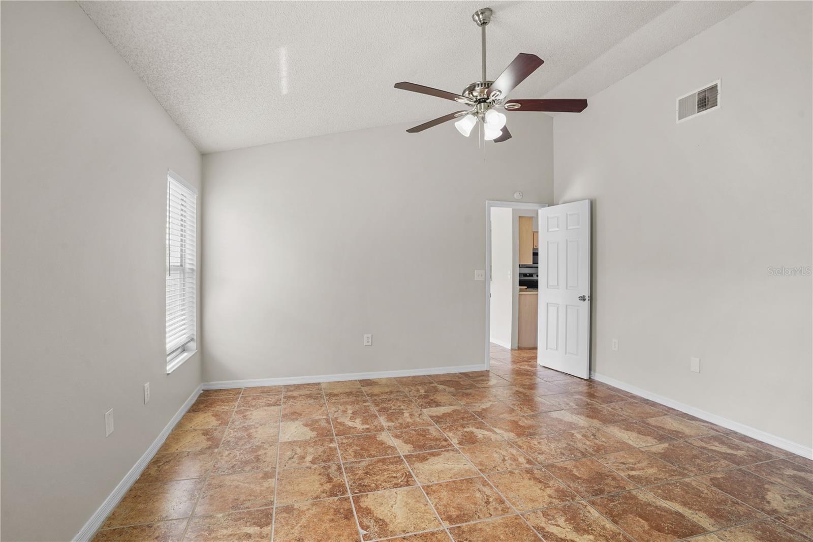 114 Oxford Rd Property Photo 14