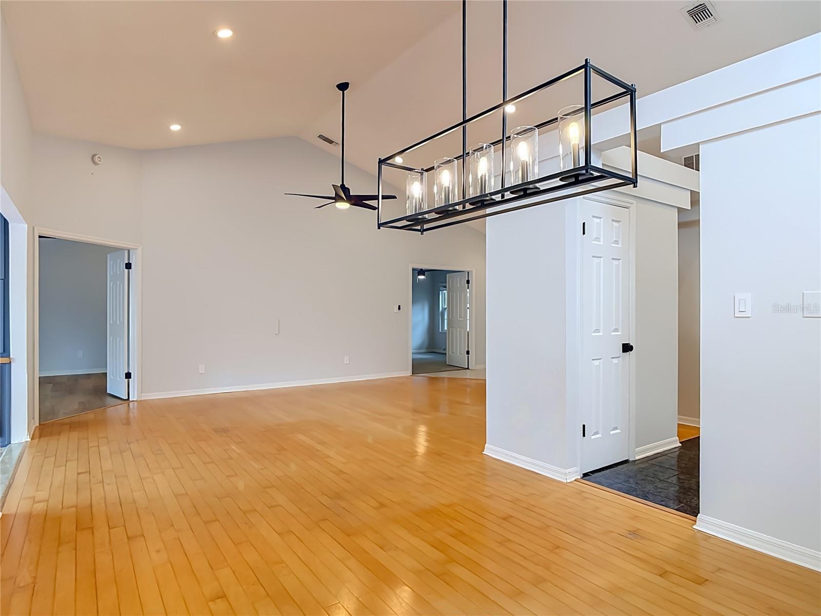 744 Barrington Cir Property Photo 17