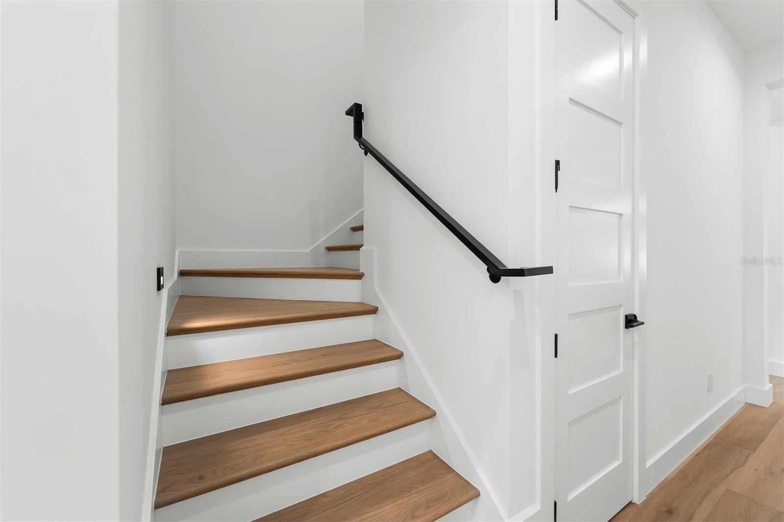 10 W Harvard St Property Photo 5