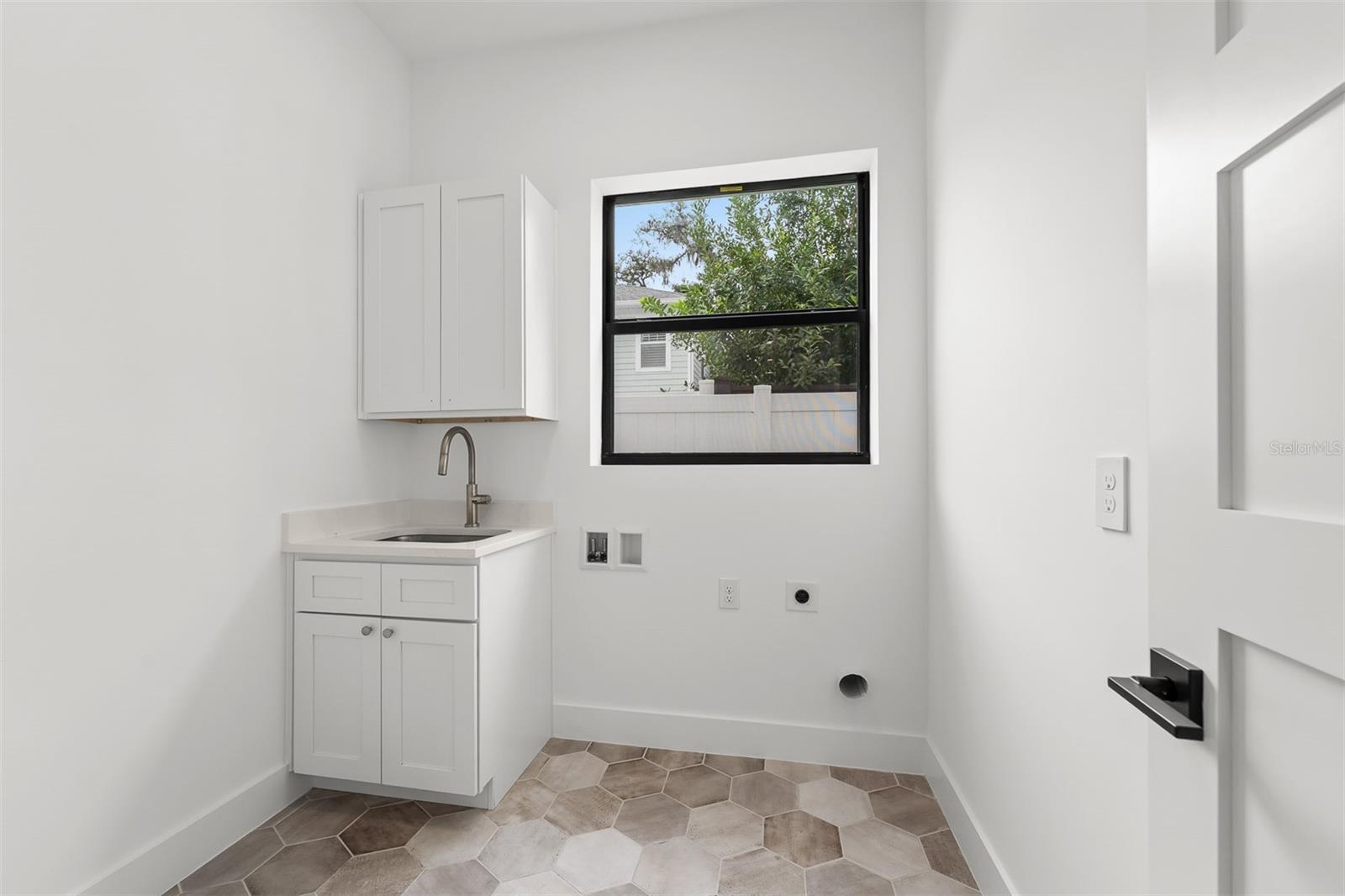 10 W Harvard St Property Photo 35
