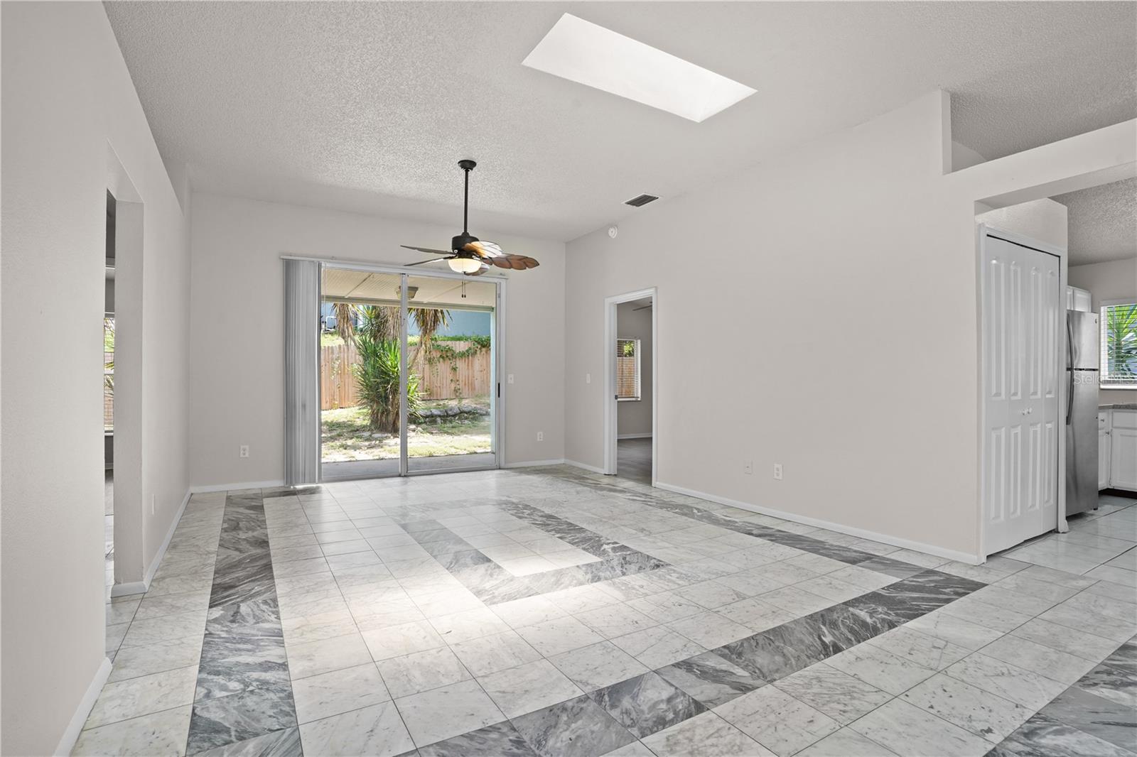 8851 Parliament Ct Property Photo 7