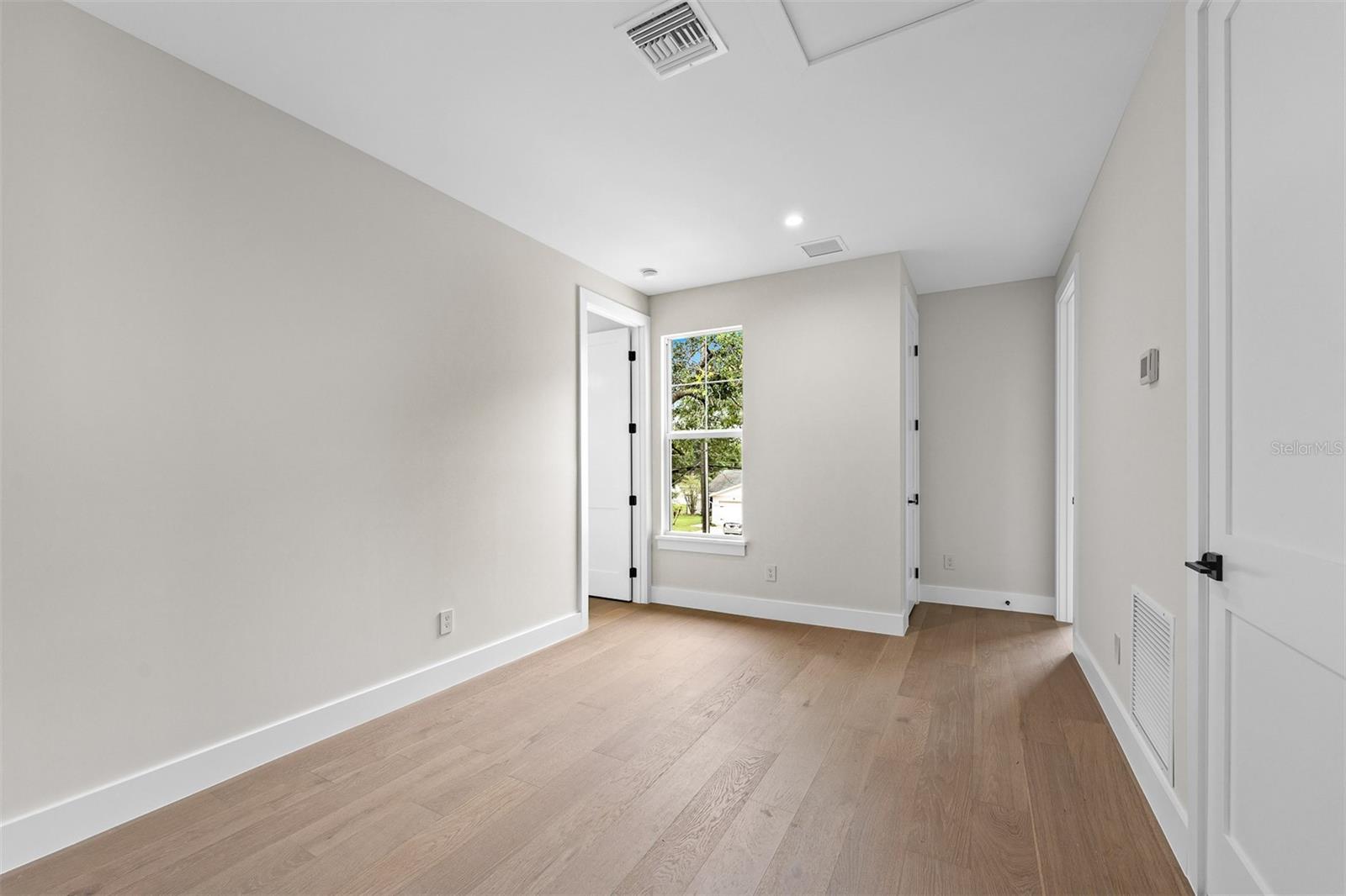 726 Golfview St Property Photo 33