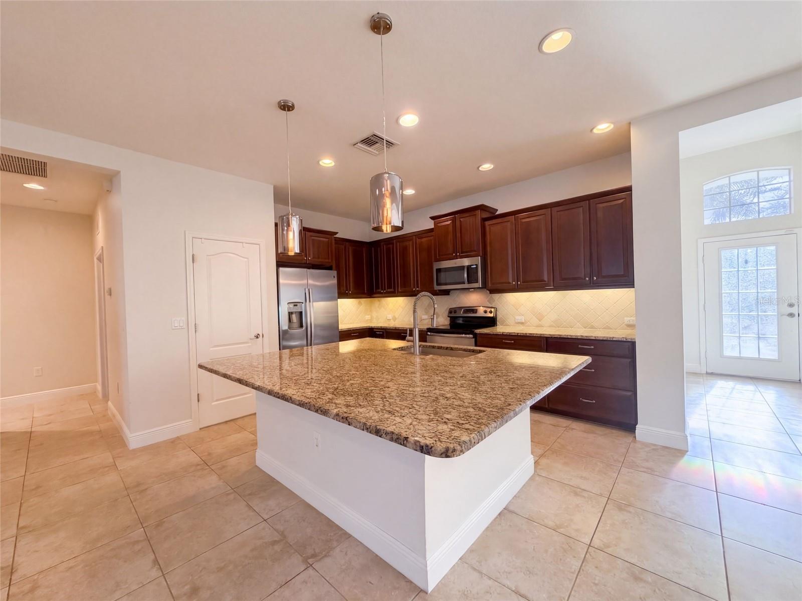 1416 Hickory View Cir Property Photo 2