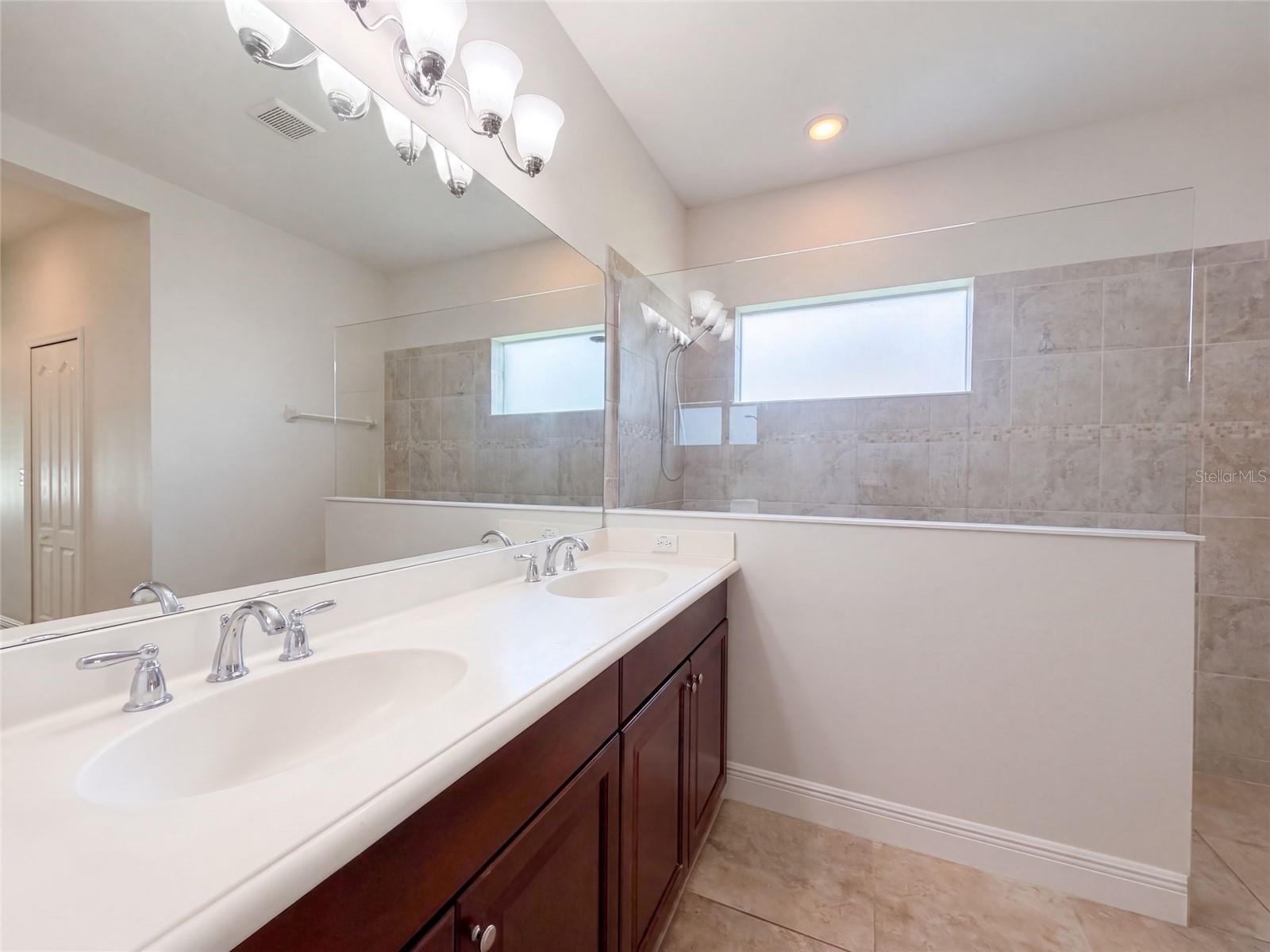 1416 Hickory View Cir Property Photo 27