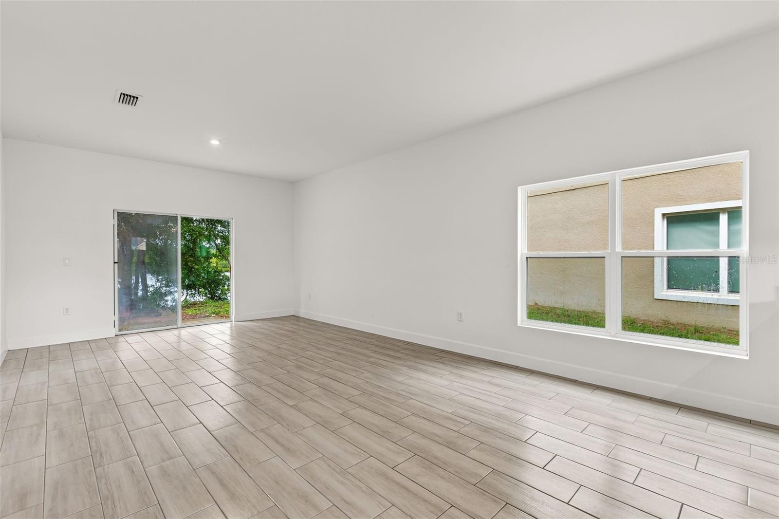 458 Lake Shore Pkwy Property Photo 6