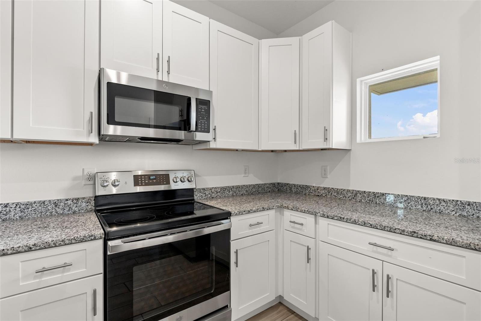458 Lake Shore Pkwy Property Photo 11