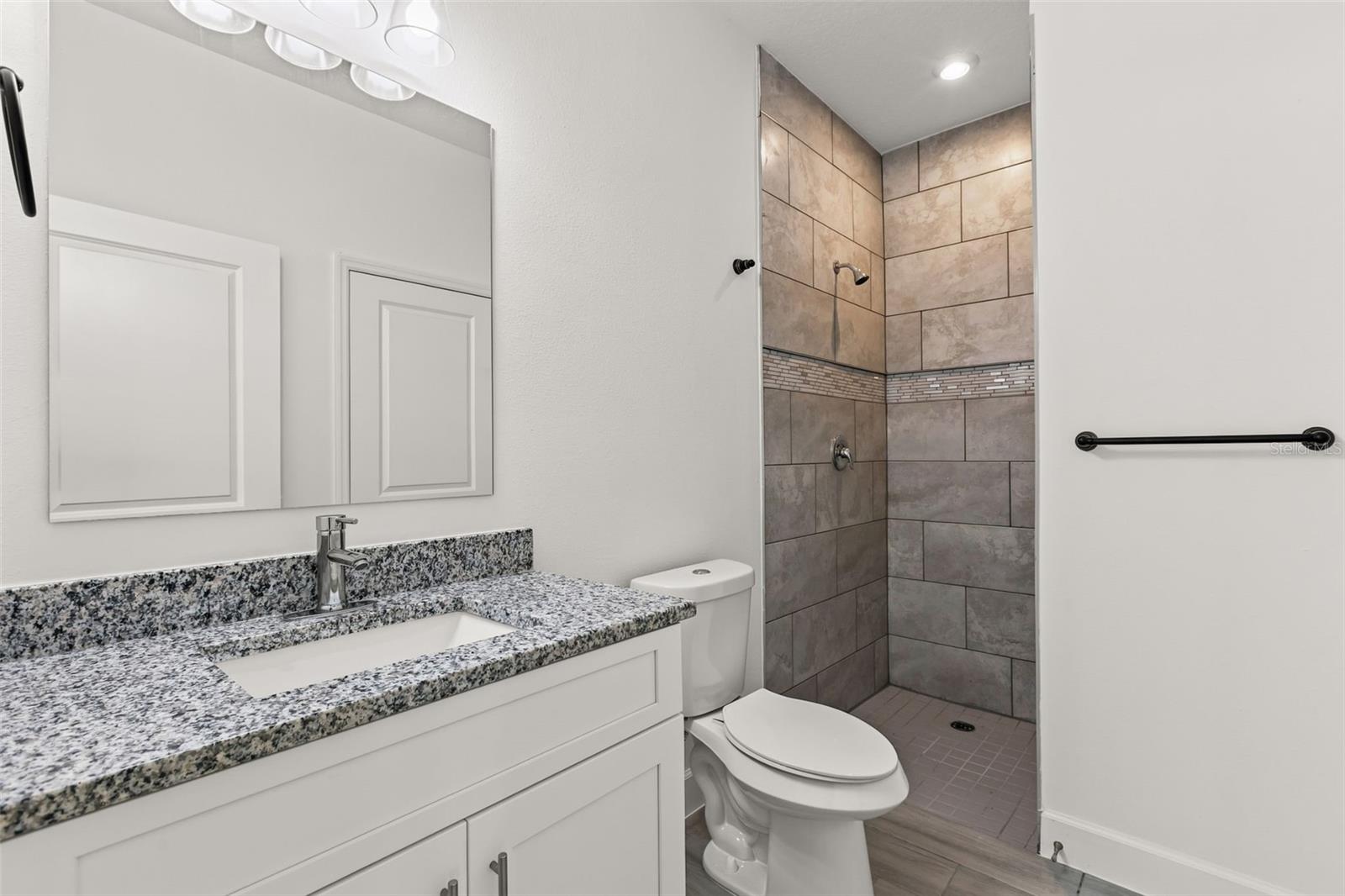458 Lake Shore Pkwy Property Photo 14