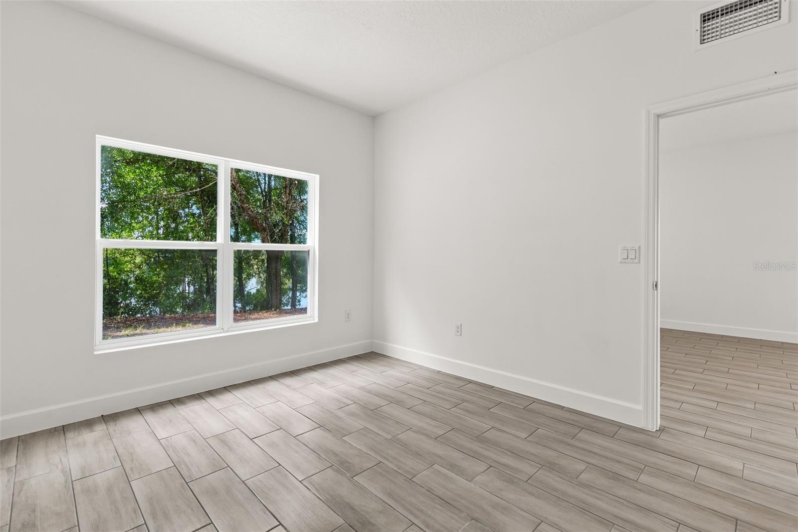 458 Lake Shore Pkwy Property Photo 16