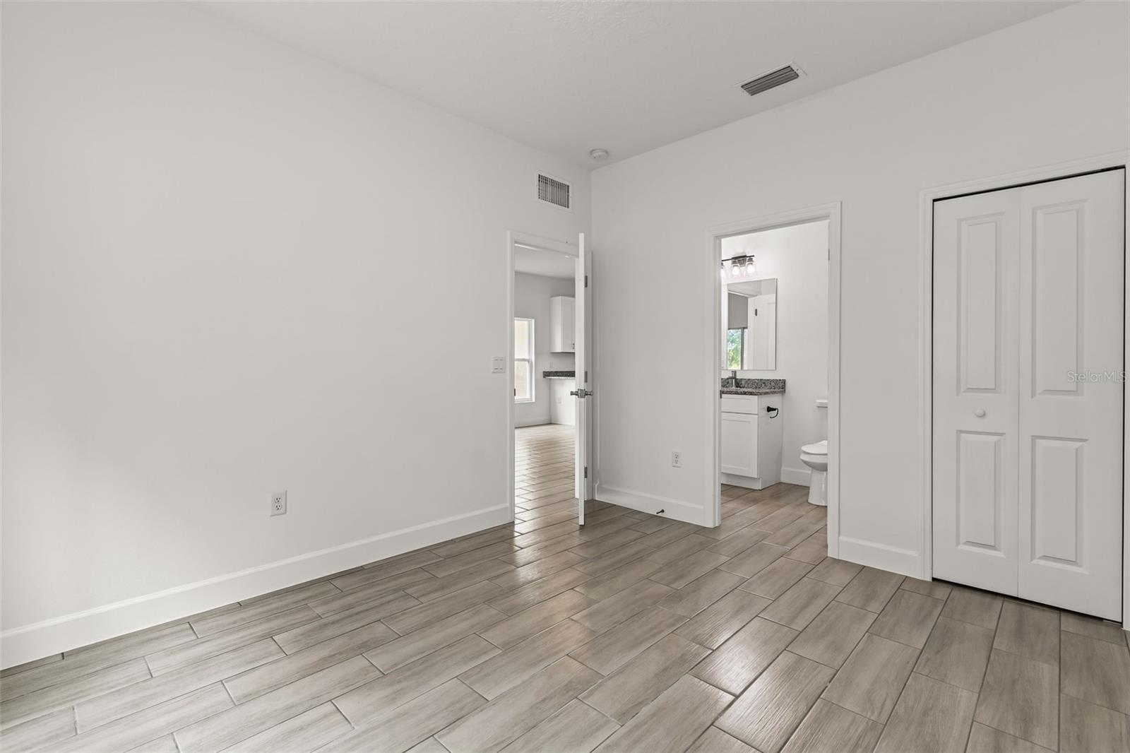458 Lake Shore Pkwy Property Photo 17