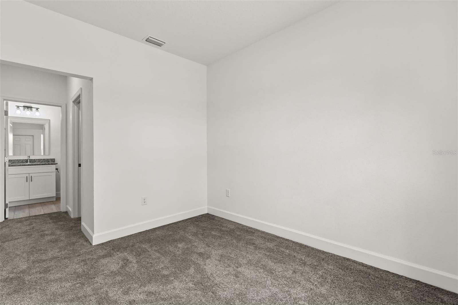 458 Lake Shore Pkwy Property Photo 27