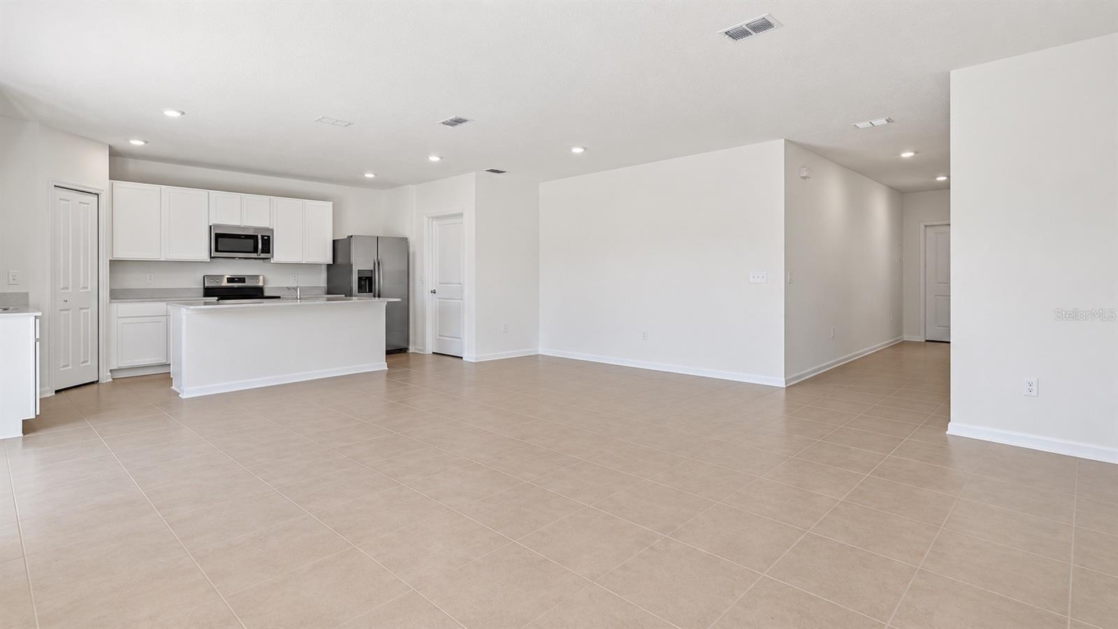 2461 HALLOW GARDEN RD Property Photo 1