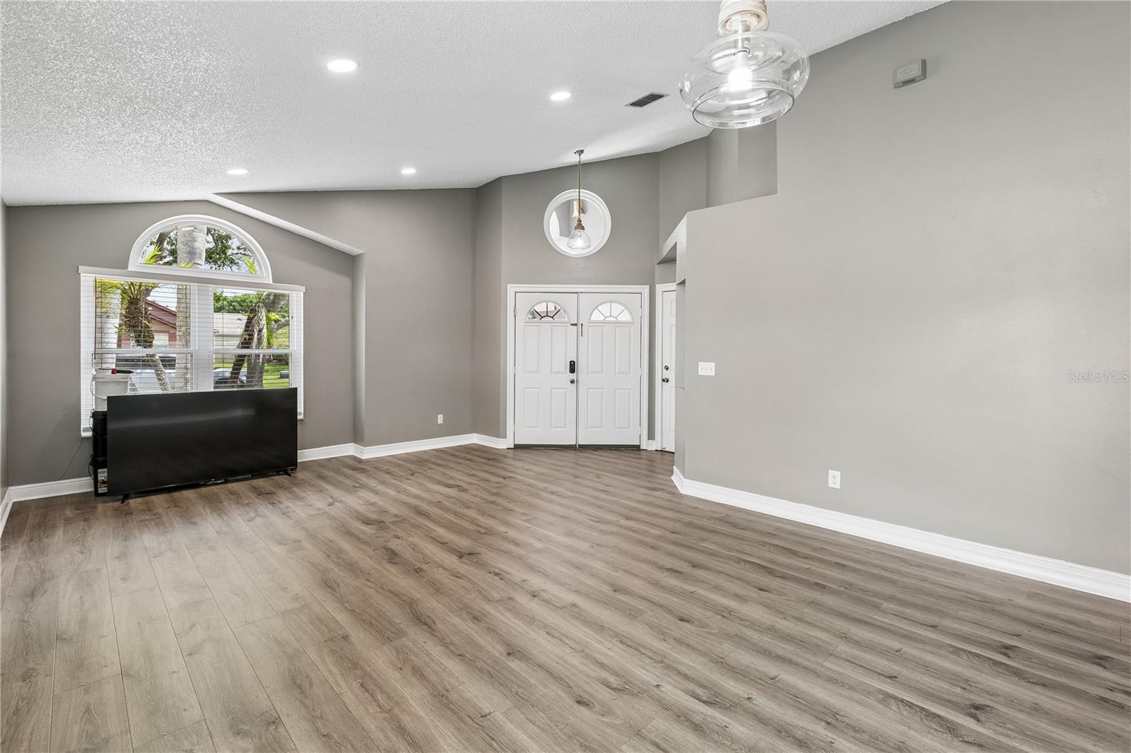2450 Island Club Way Property Photo 6