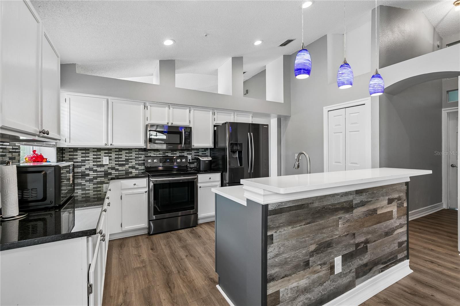 2450 Island Club Way Property Photo 15