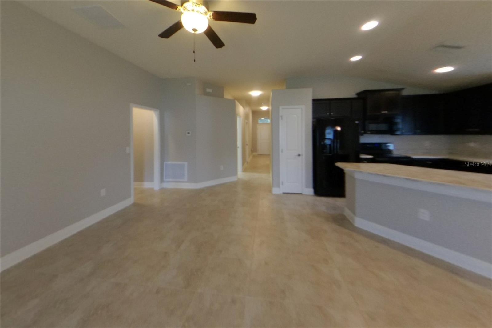 O6439593 Property Photo 3