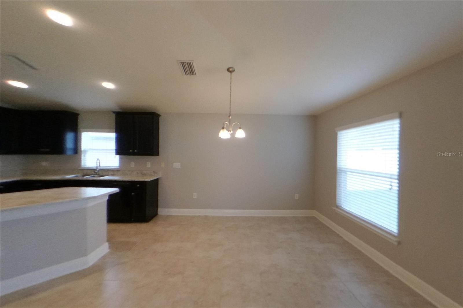 O6439593 Property Photo 4