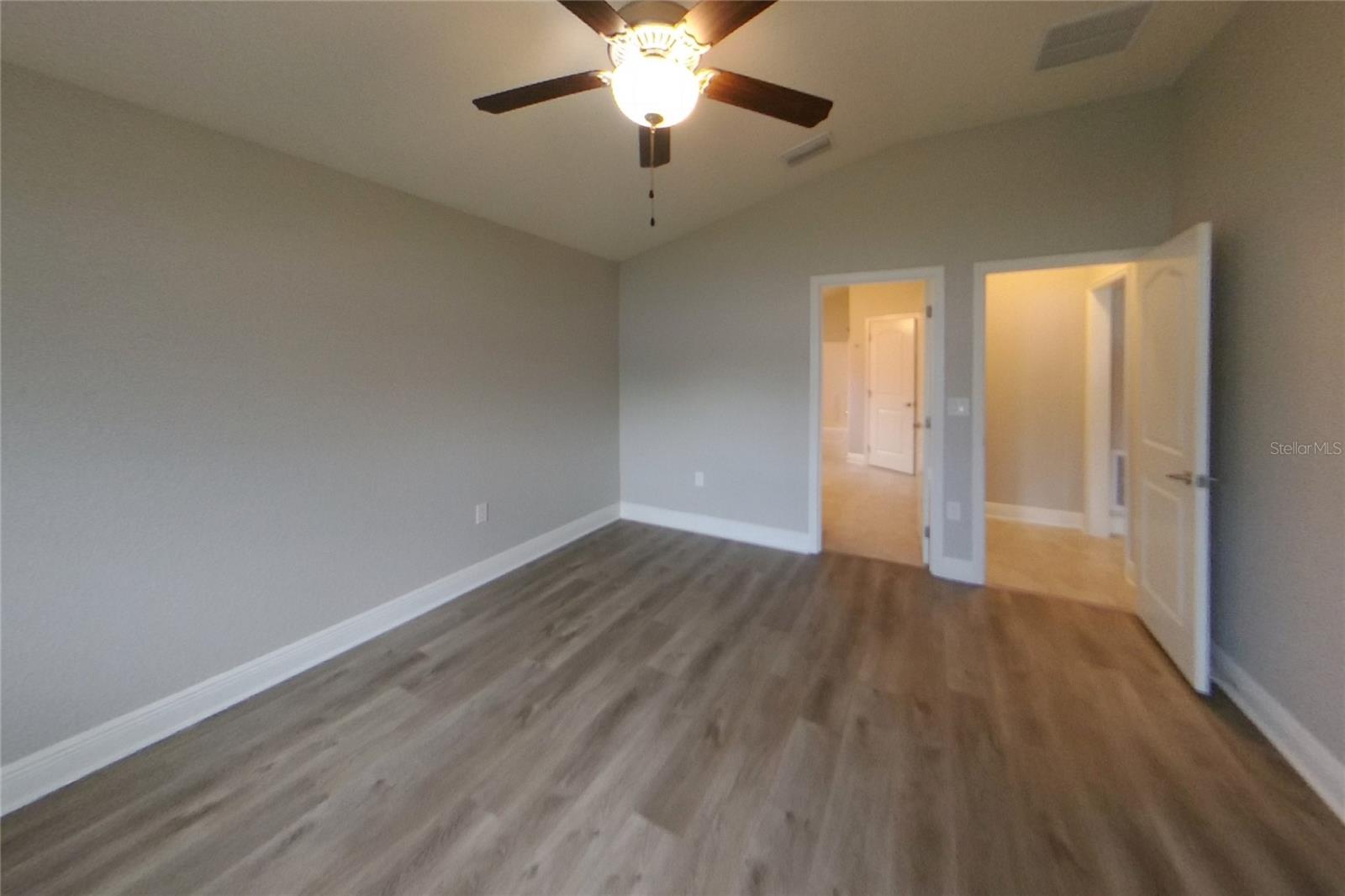O6439593 Property Photo 7