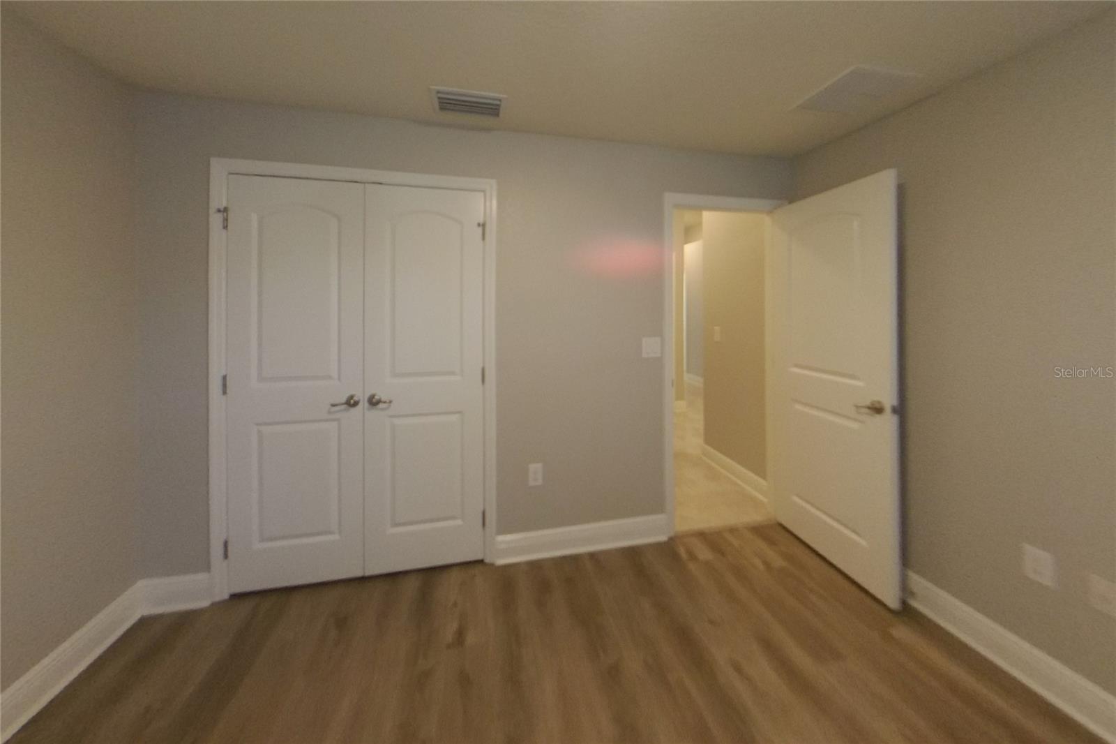 O6439593 Property Photo 9