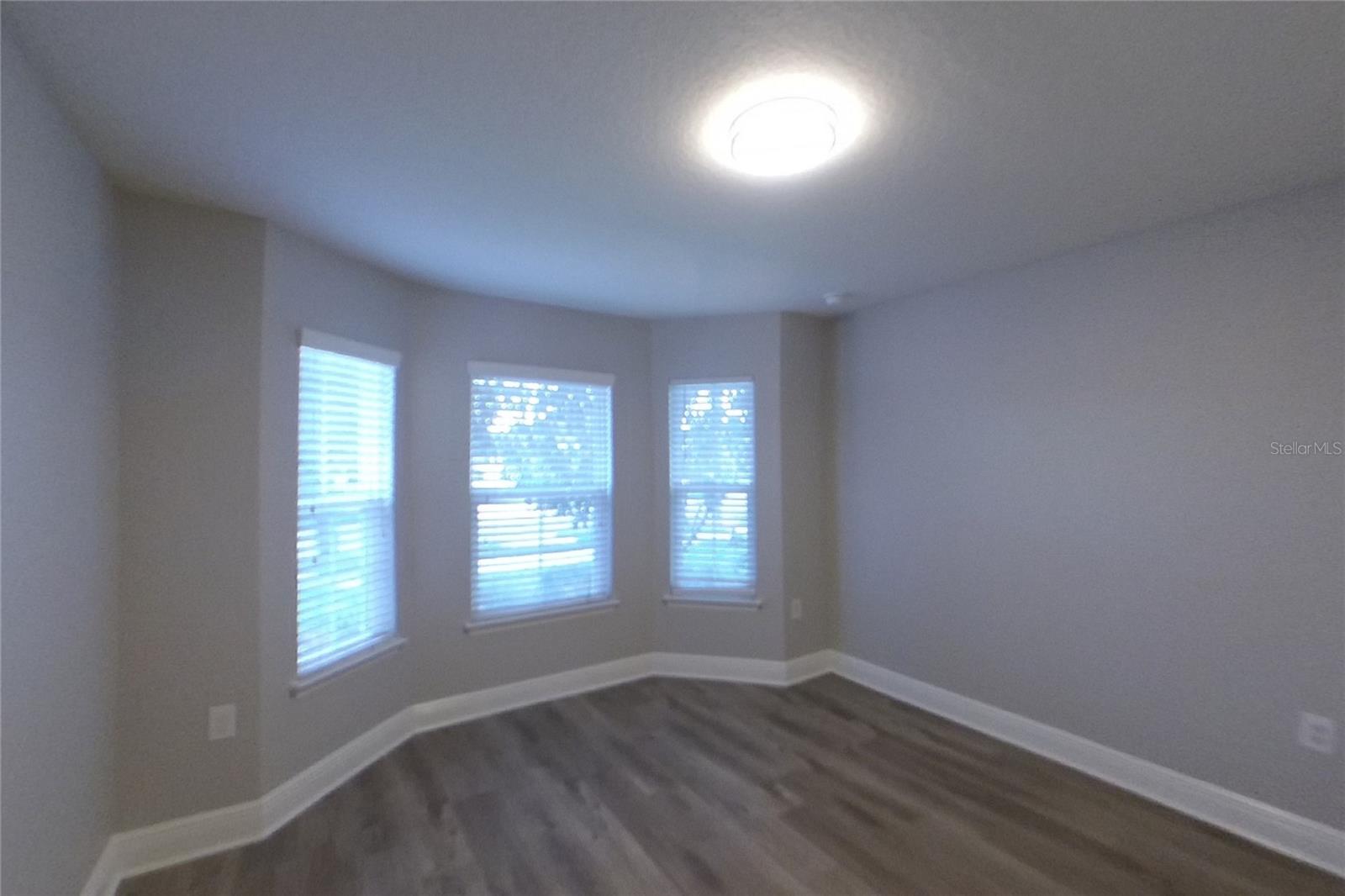 O6439593 Property Photo 10