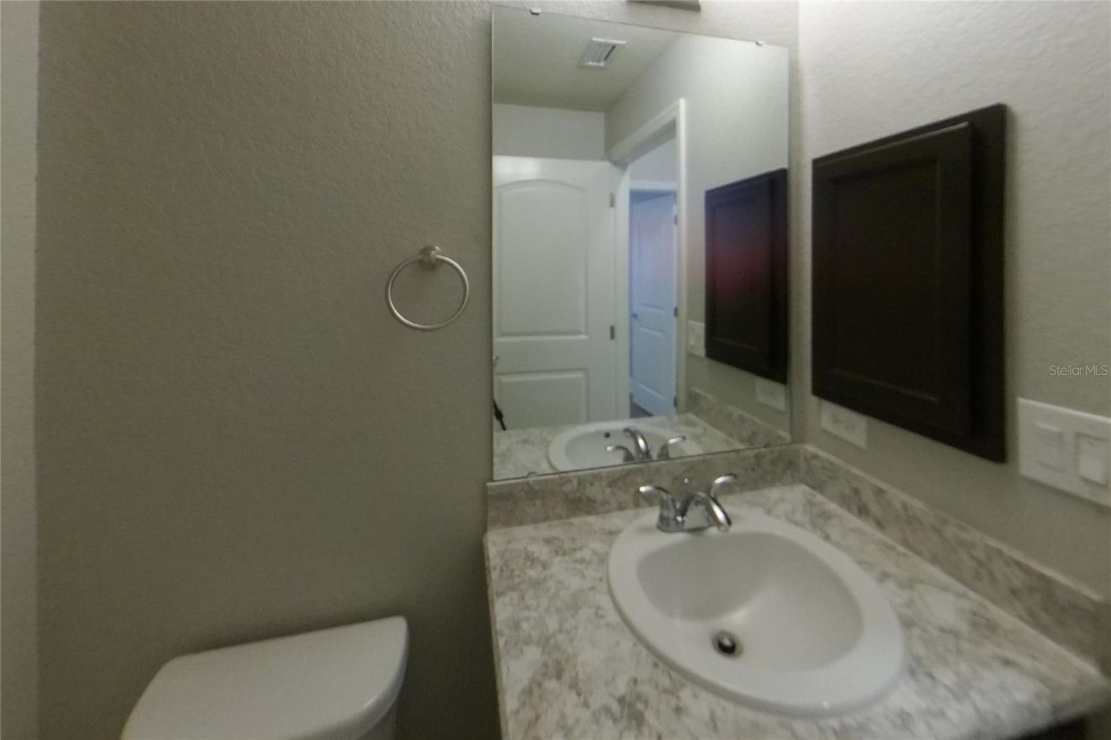 O6439593 Property Photo 14