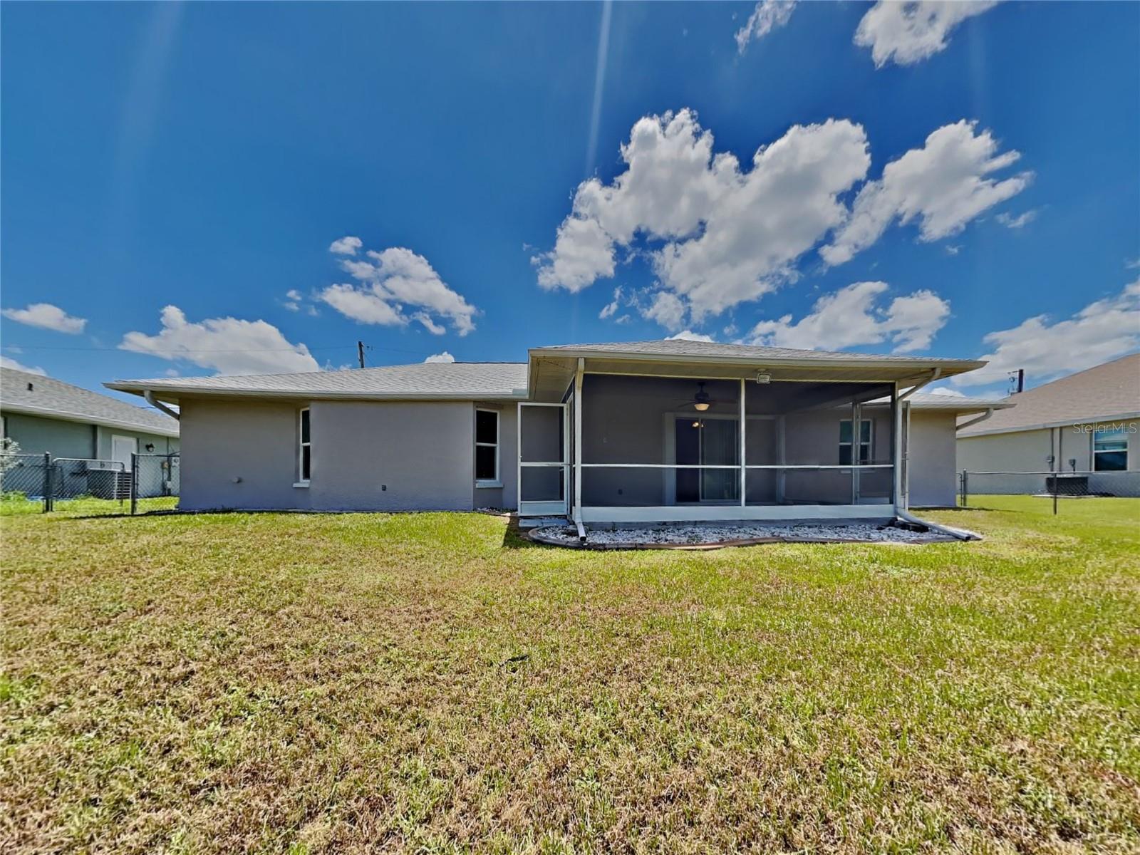O6439595 Property Photo 16