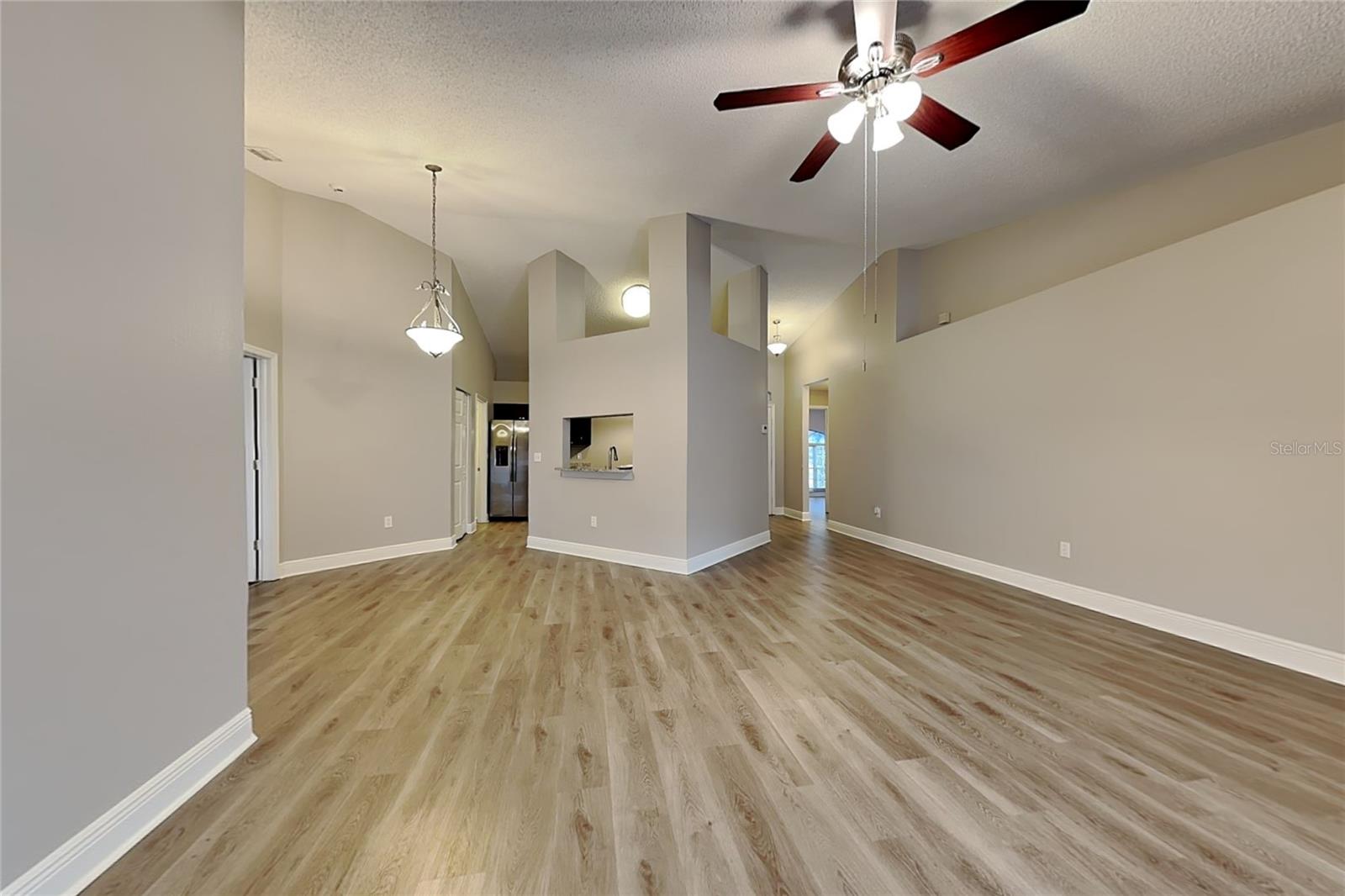 O6439598 Property Photo 3