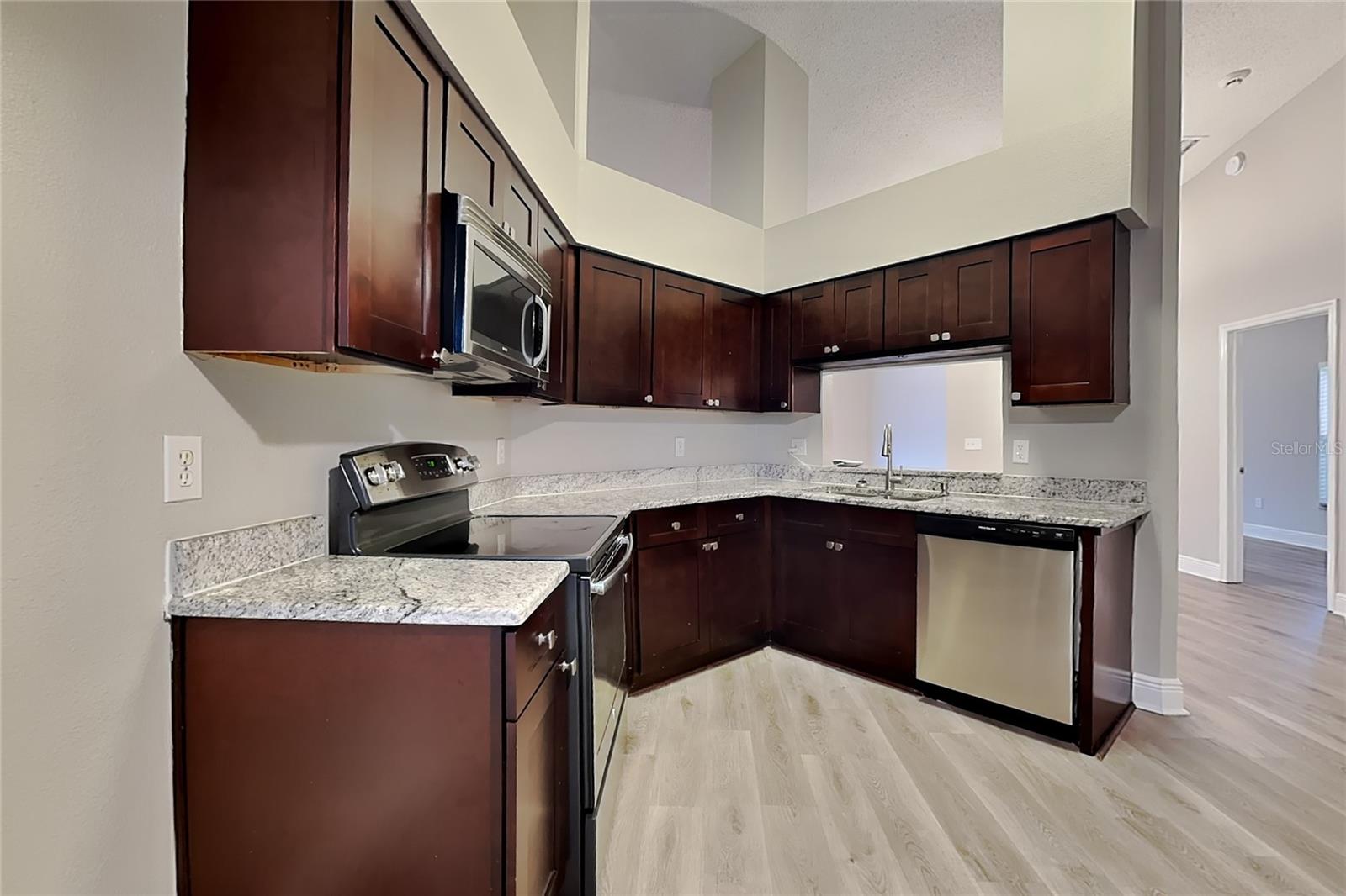 O6439598 Property Photo 4