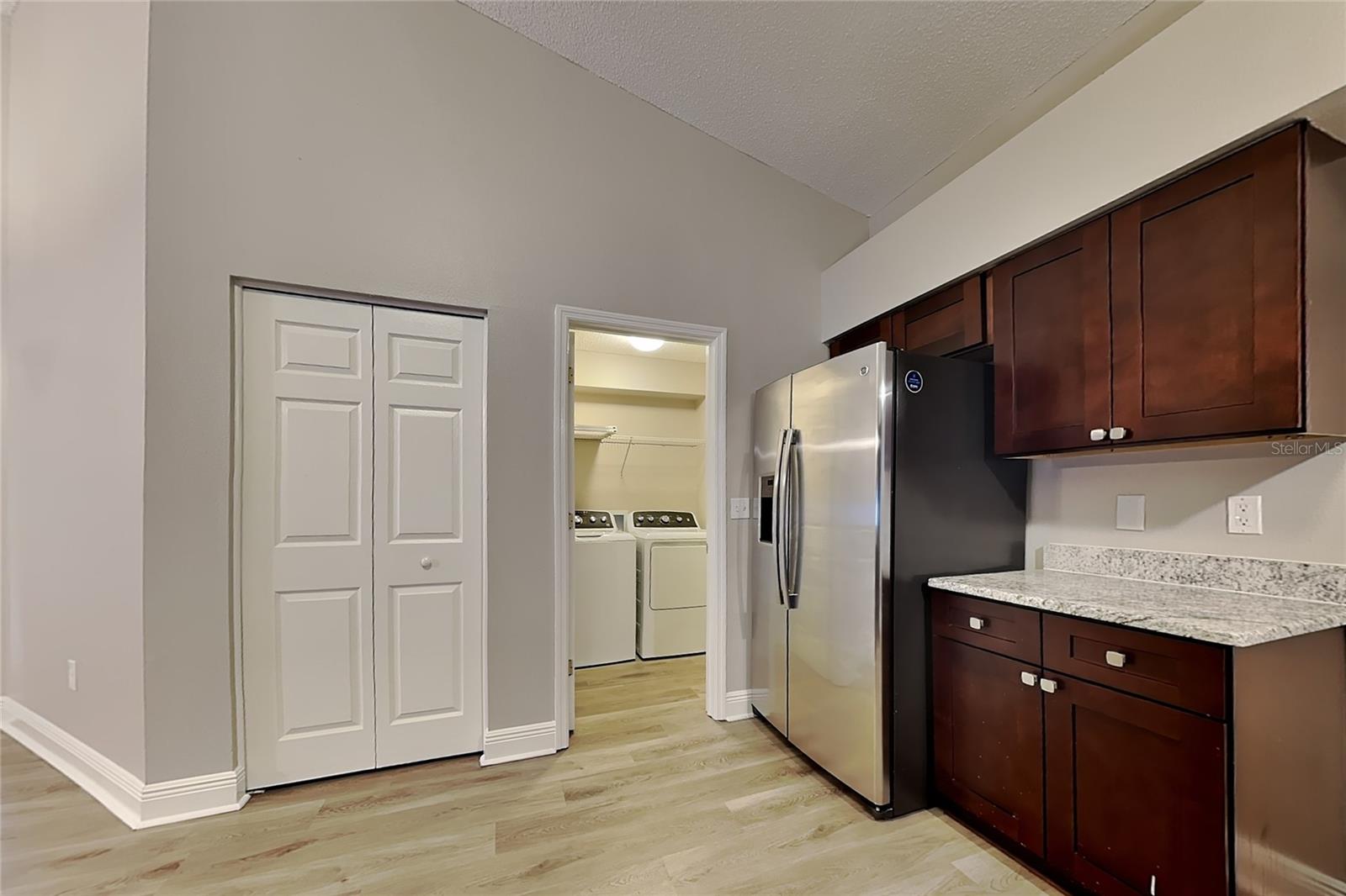 O6439598 Property Photo 5