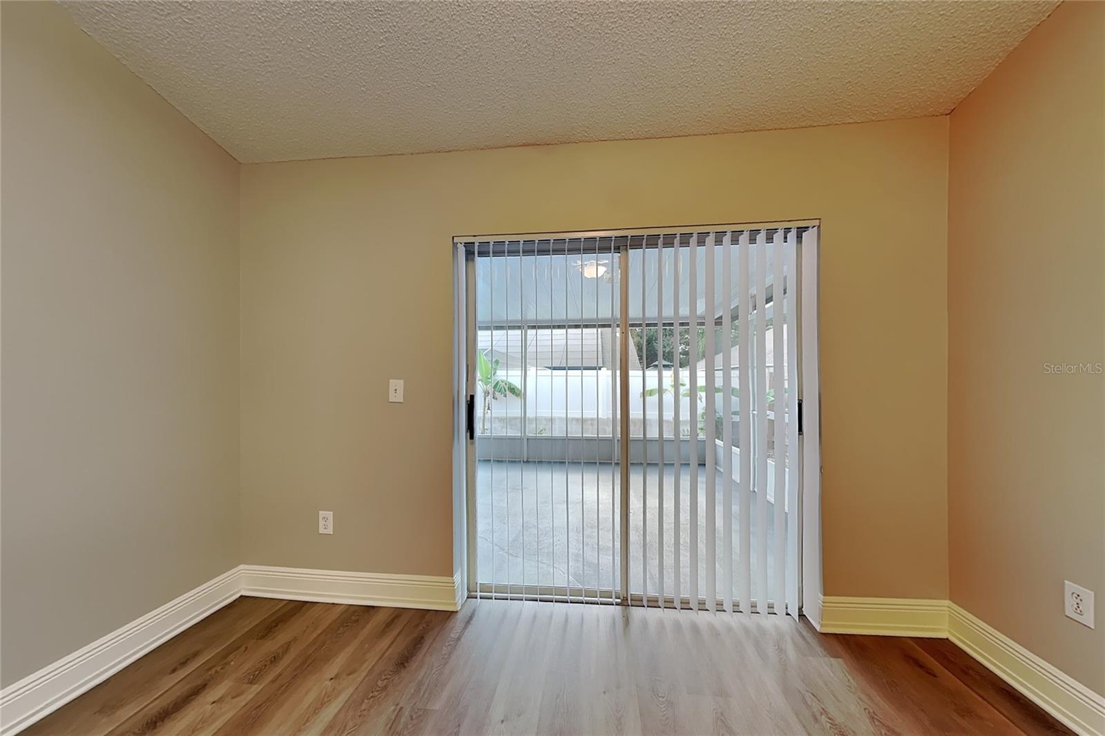 O6439598 Property Photo 6