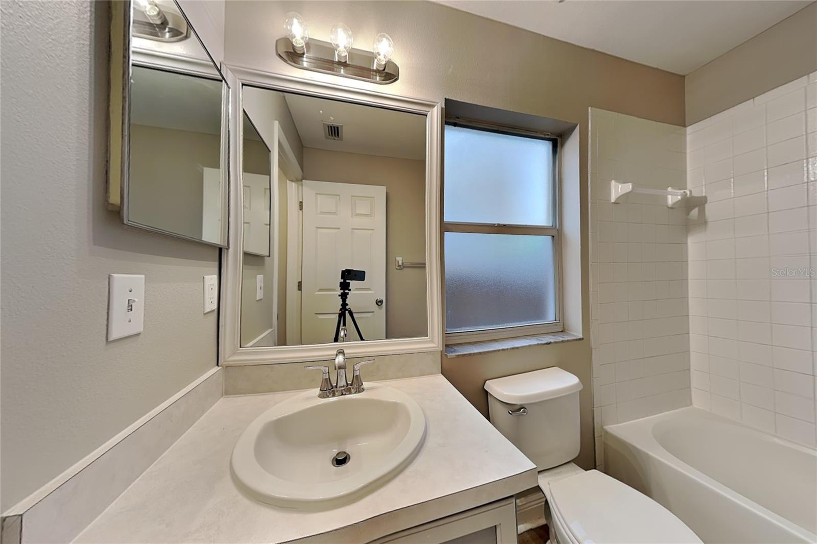 O6439598 Property Photo 7