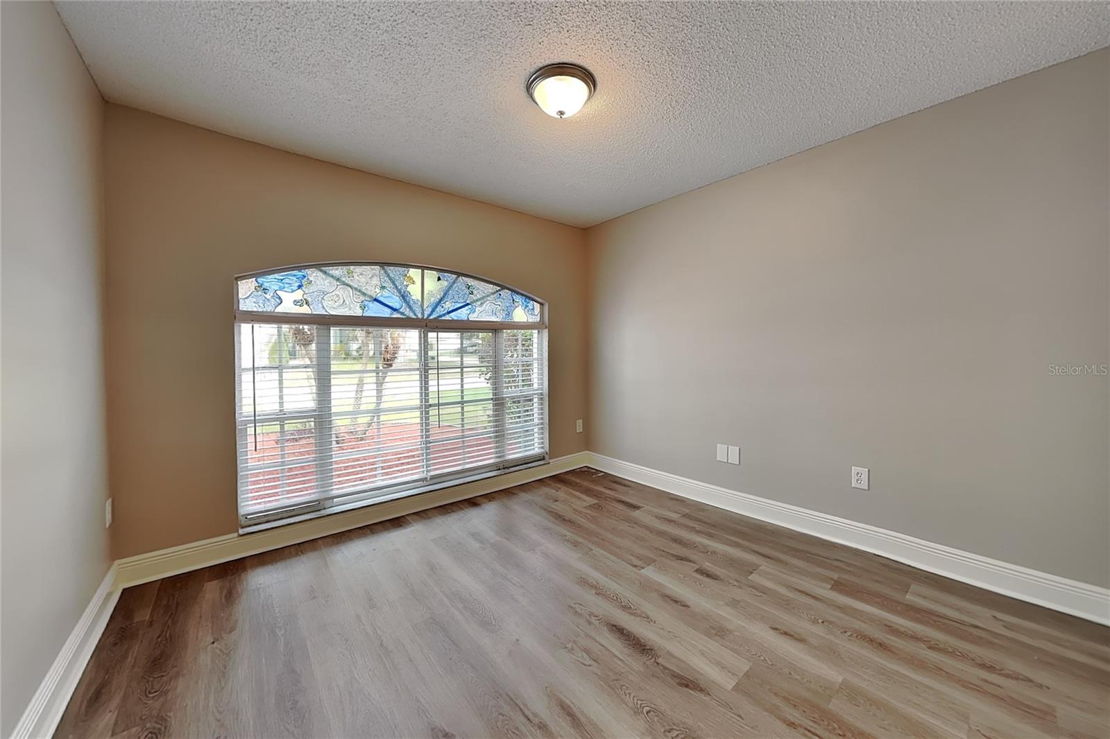O6439598 Property Photo 9