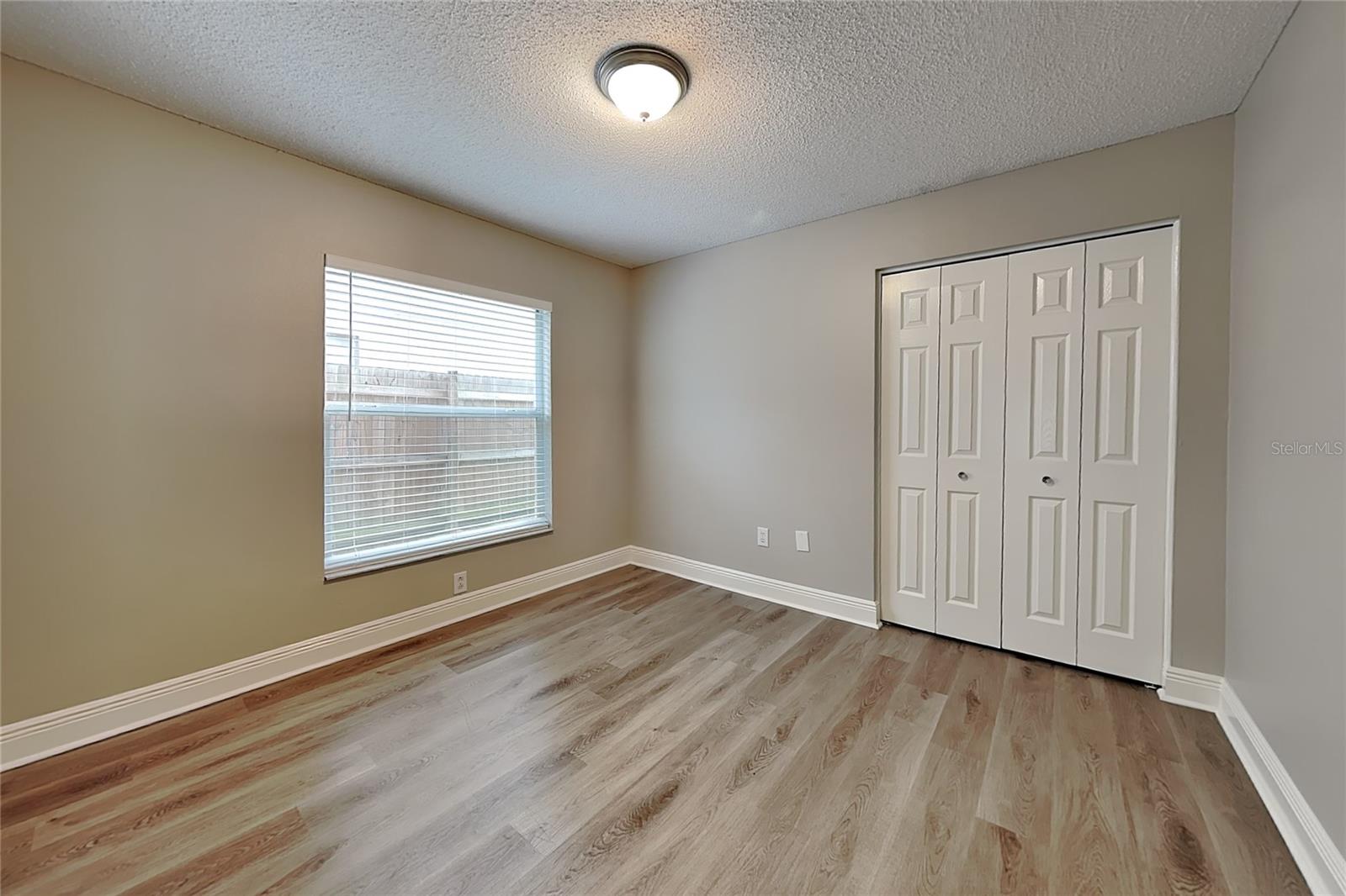 O6439598 Property Photo 10