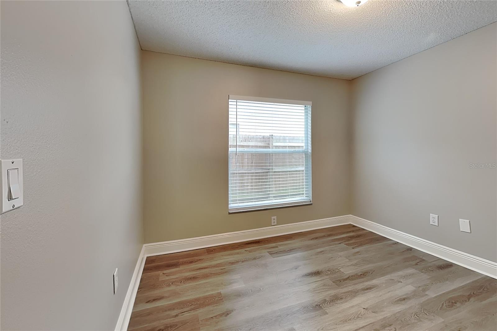 O6439598 Property Photo 11