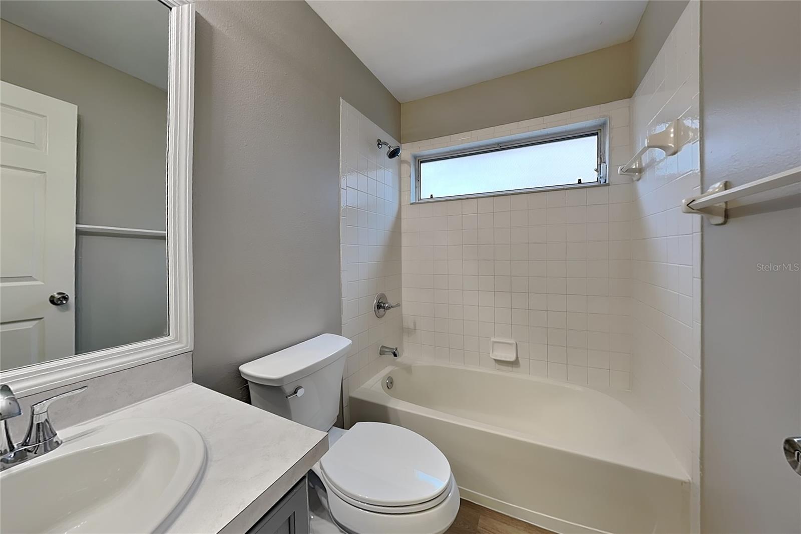 O6439598 Property Photo 14