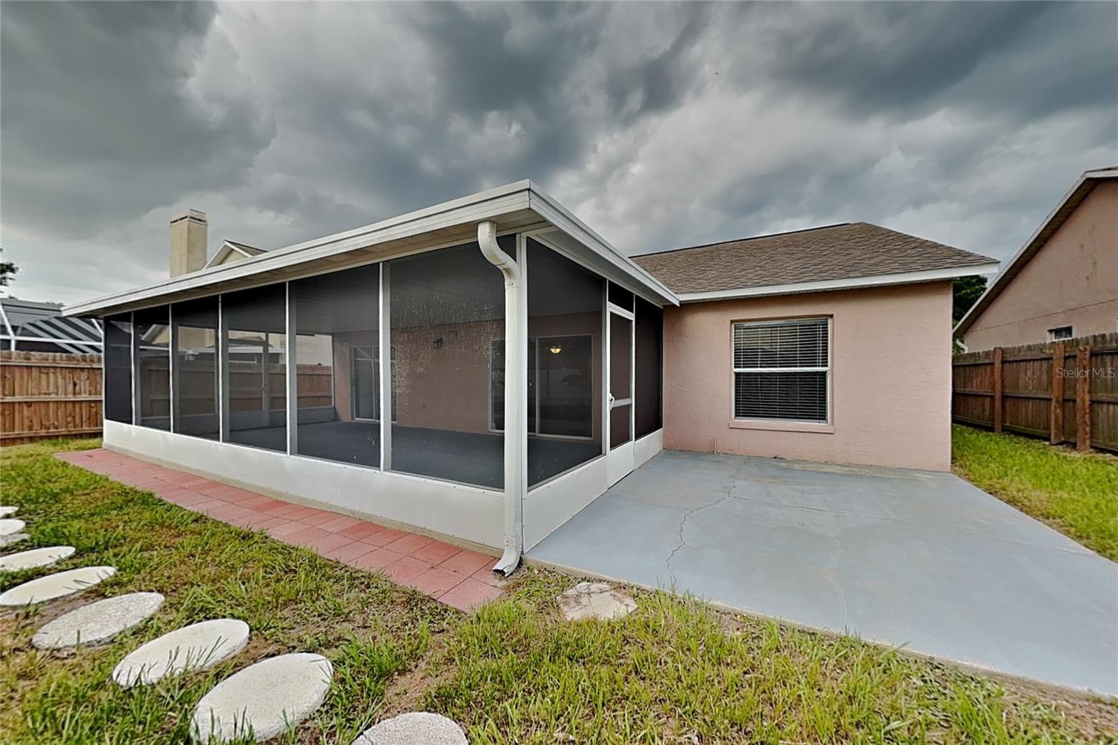 O6439598 Property Photo 15