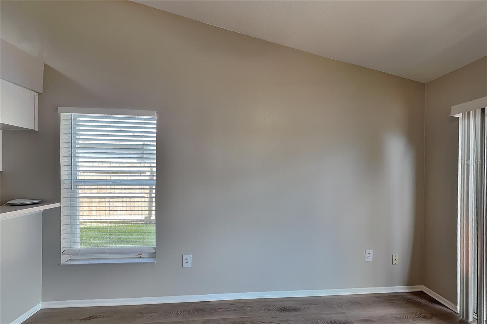 O6439607 Property Photo 4
