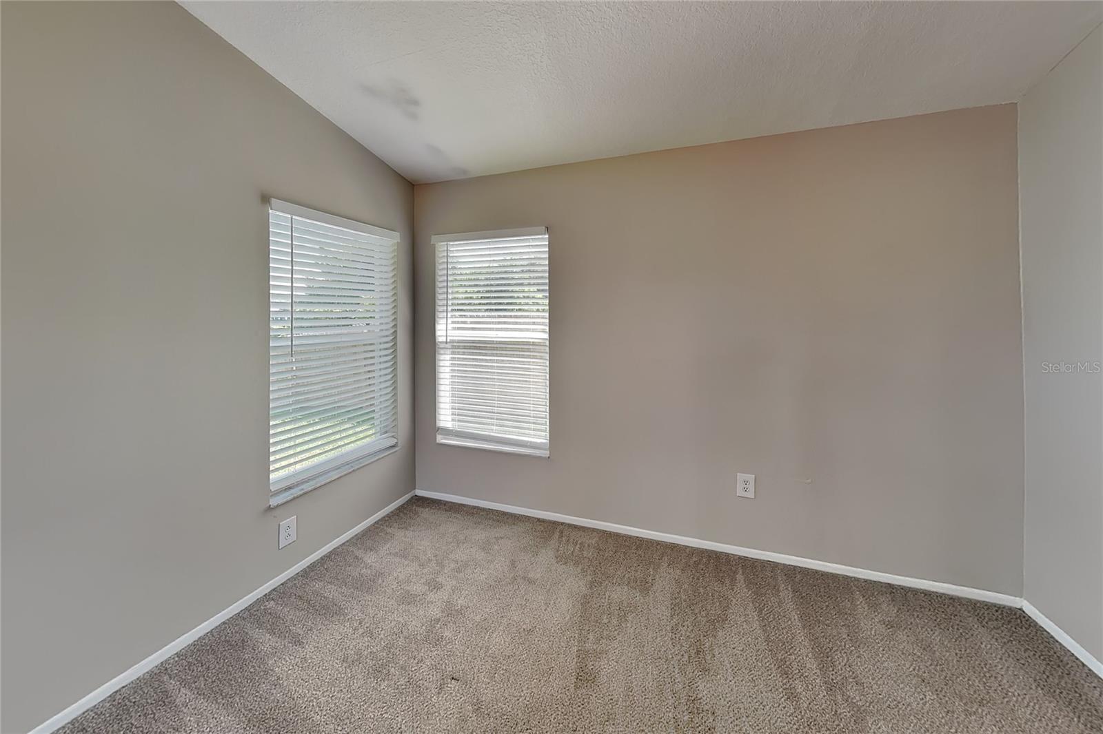 O6439607 Property Photo 8