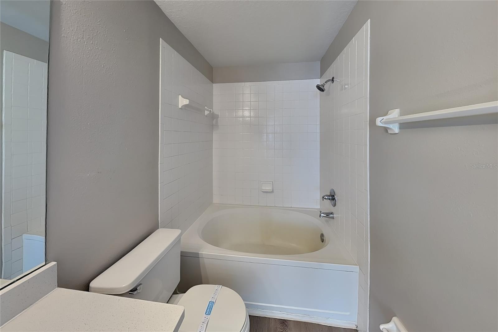 O6439607 Property Photo 9