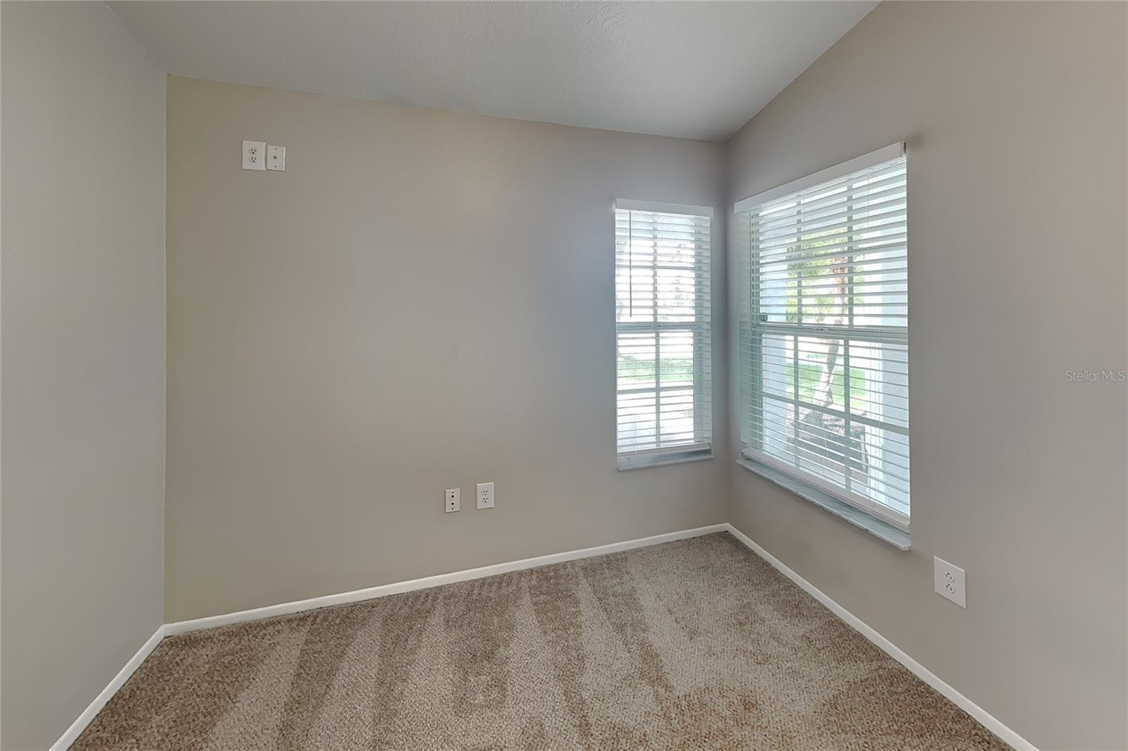 O6439607 Property Photo 10