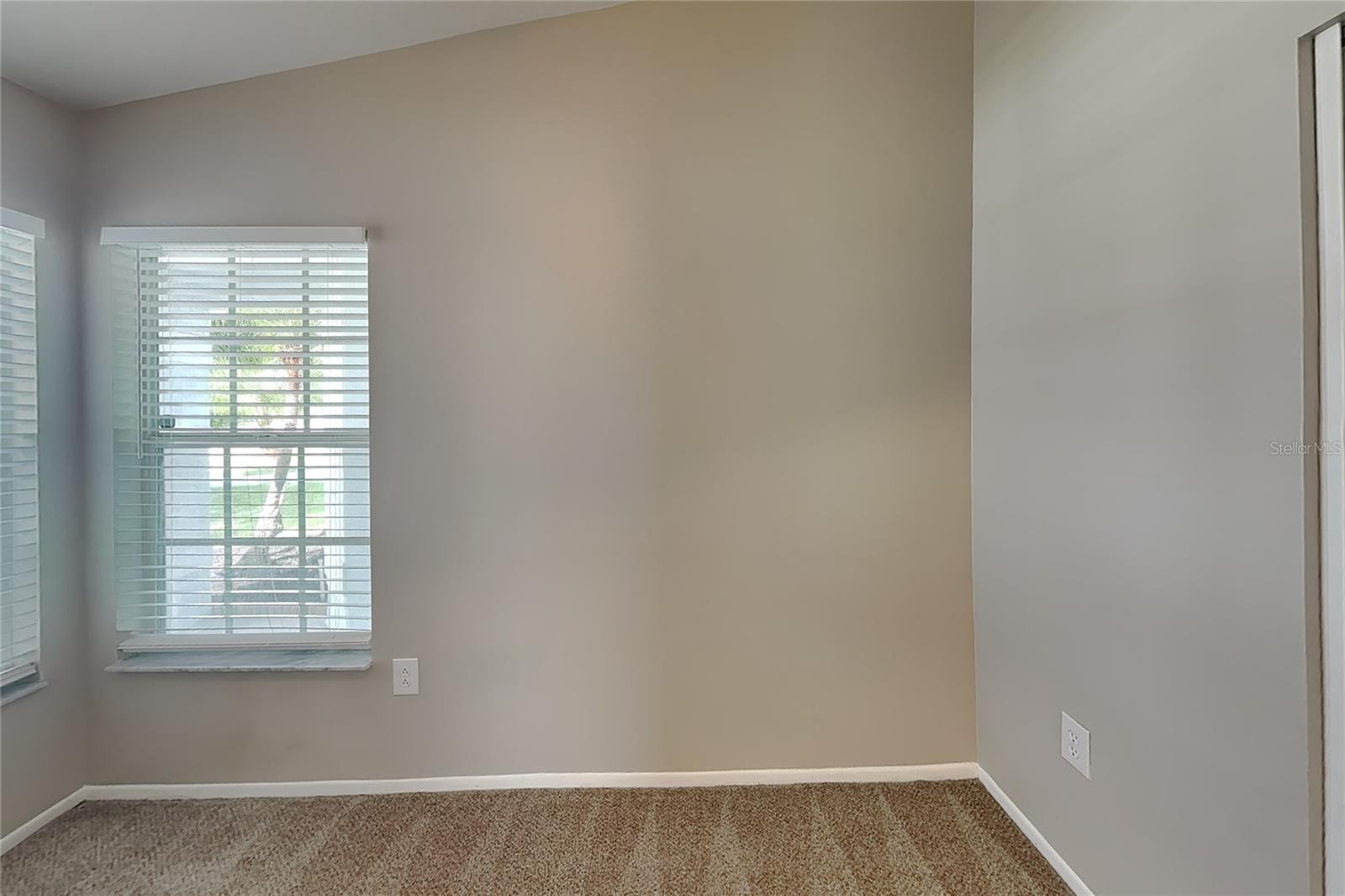 O6439607 Property Photo 11
