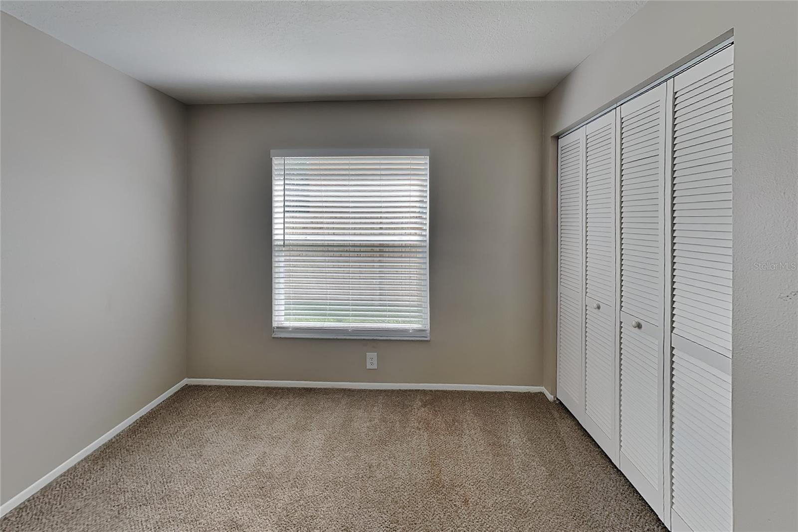 O6439607 Property Photo 12