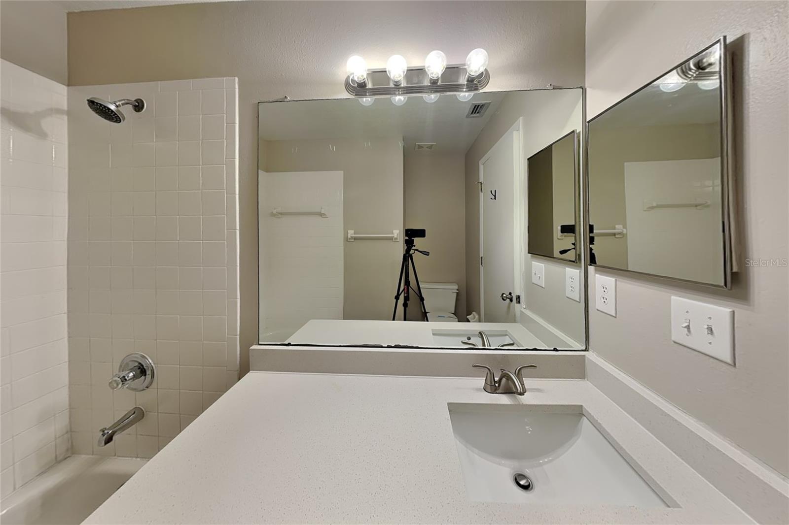 O6439607 Property Photo 13