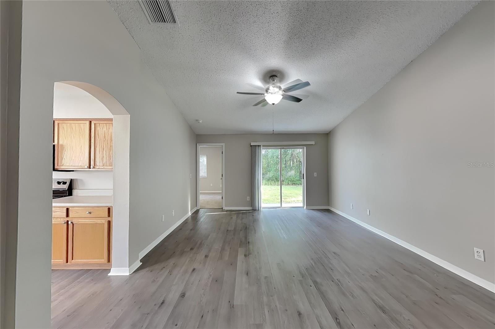 O6439613 Property Photo 2