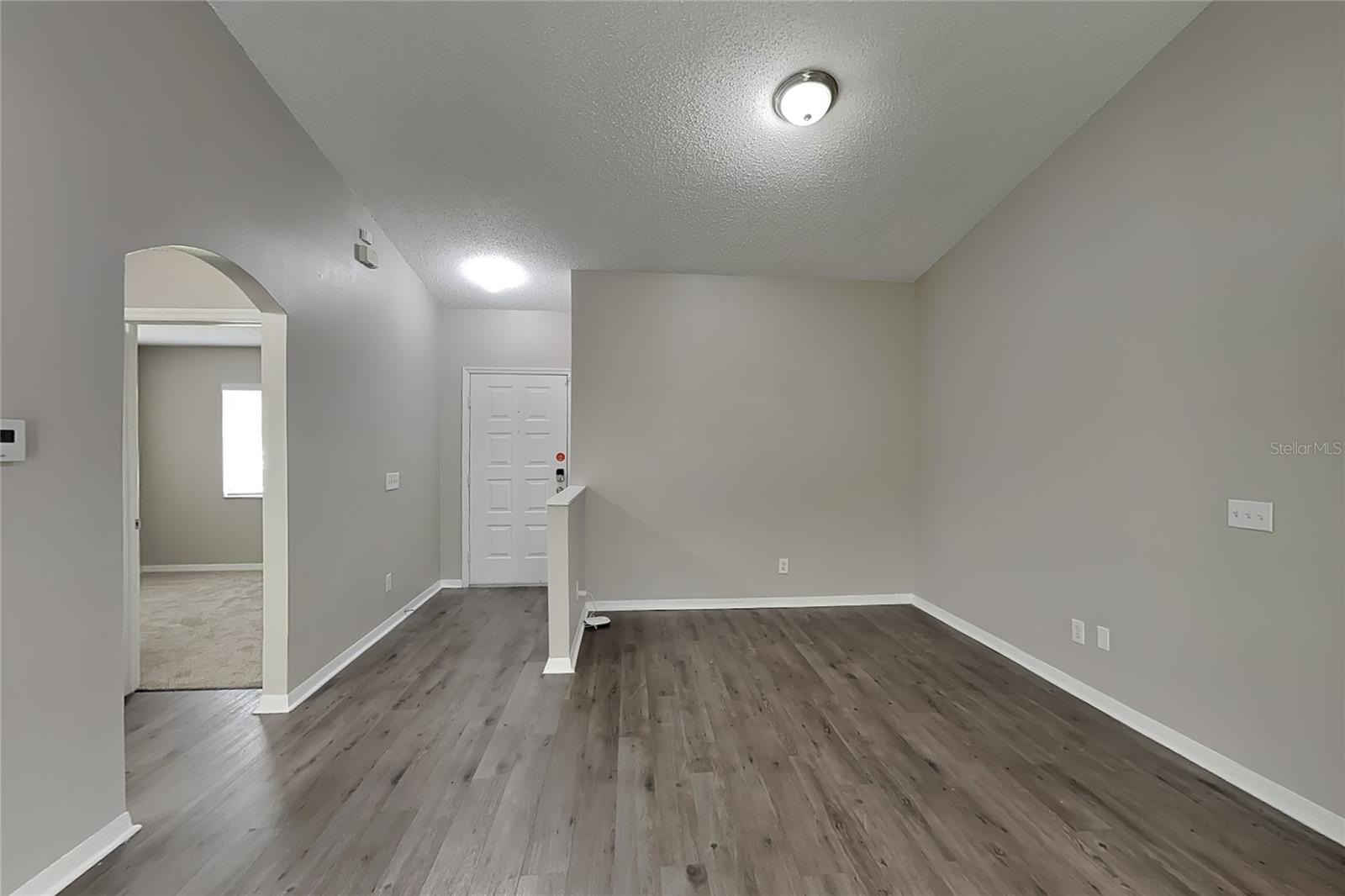 O6439613 Property Photo 3